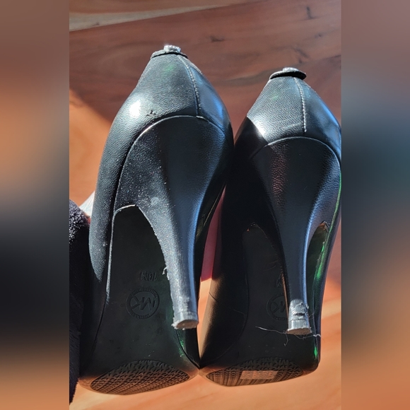 Michael Kors black leather shoes size 10m - Picture 3 of 3